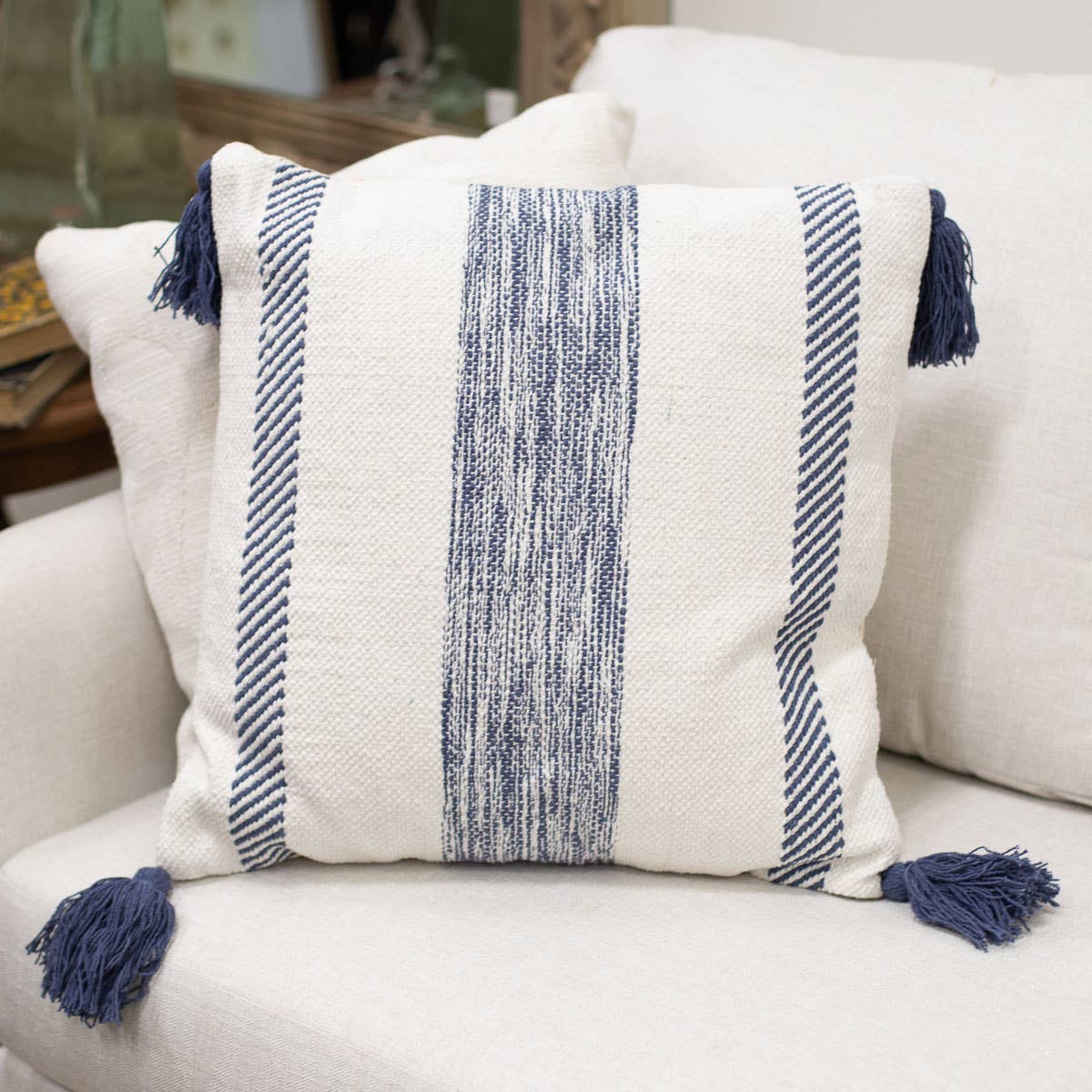 The Royal Standard - Biltmore Woven Pillow   Navy/White   20x20