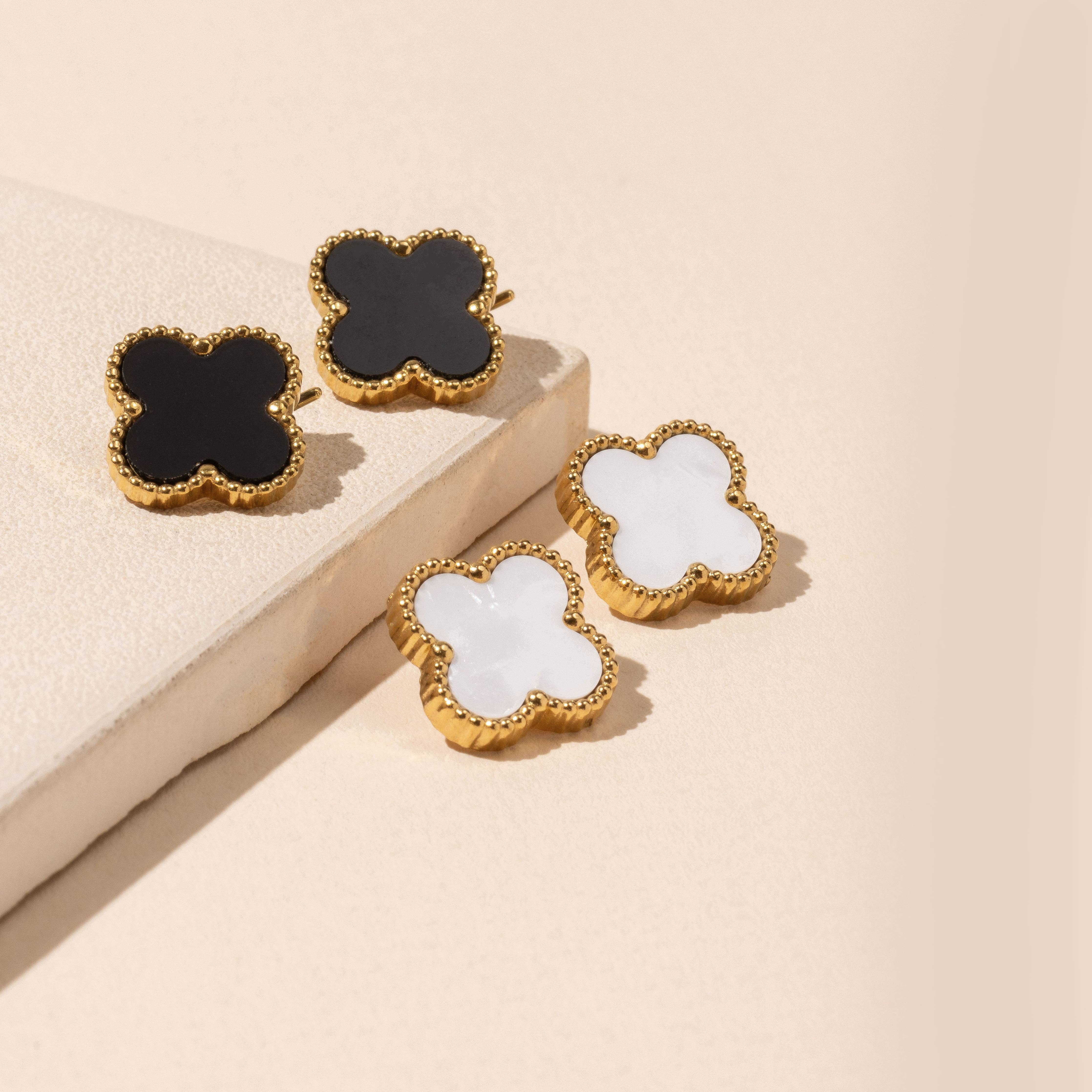 Frem - Elegant Flower Shaped Gold Stud Earrings Mother of Pearl and Black Design