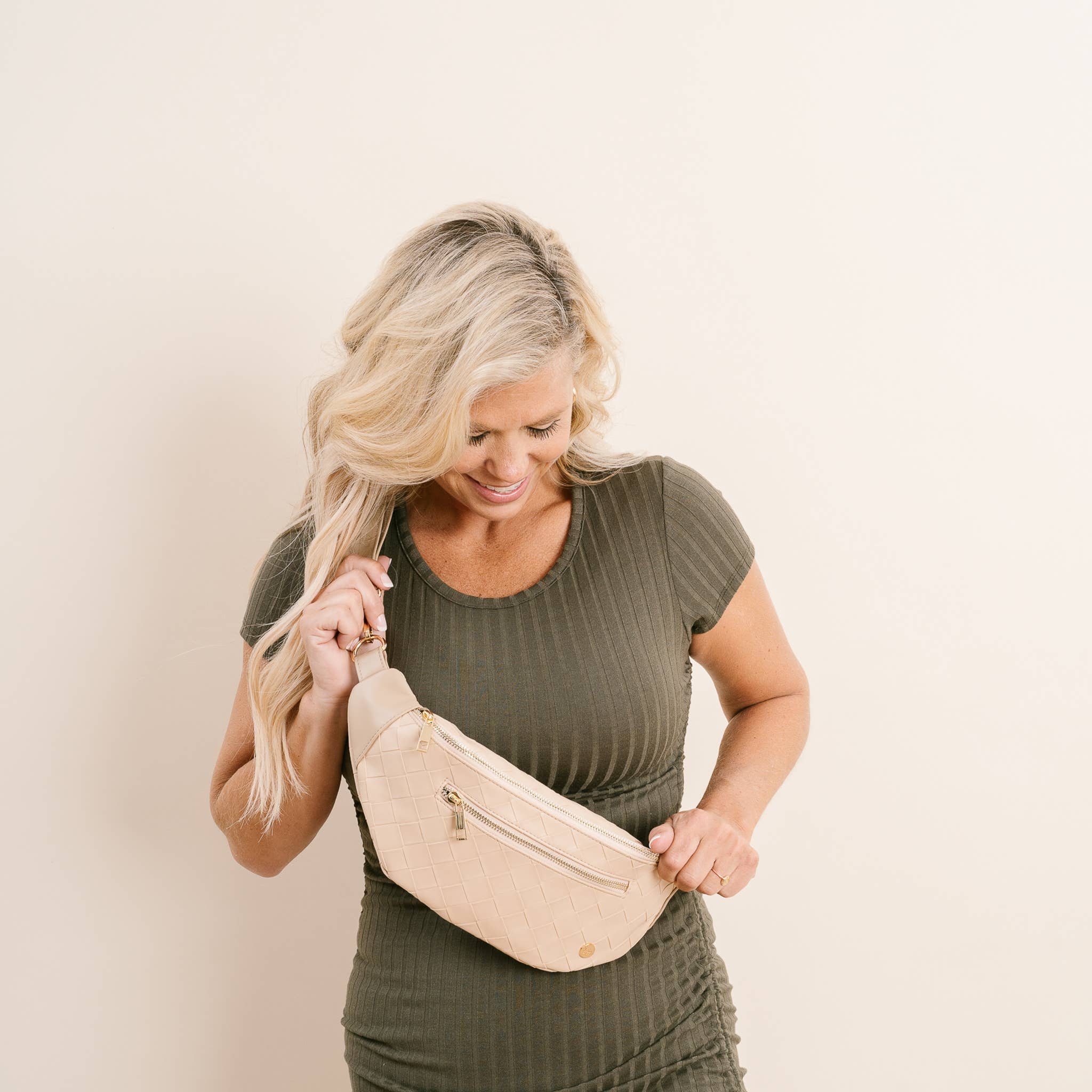 The Darling Effect - Trendy Luxe Belt Bag - Woven Oat