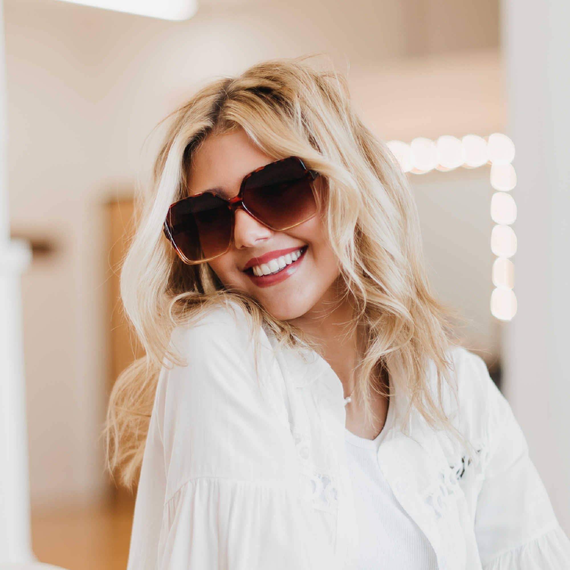 Pretty Simple - Hanna Hexagon Frame Sunglasses