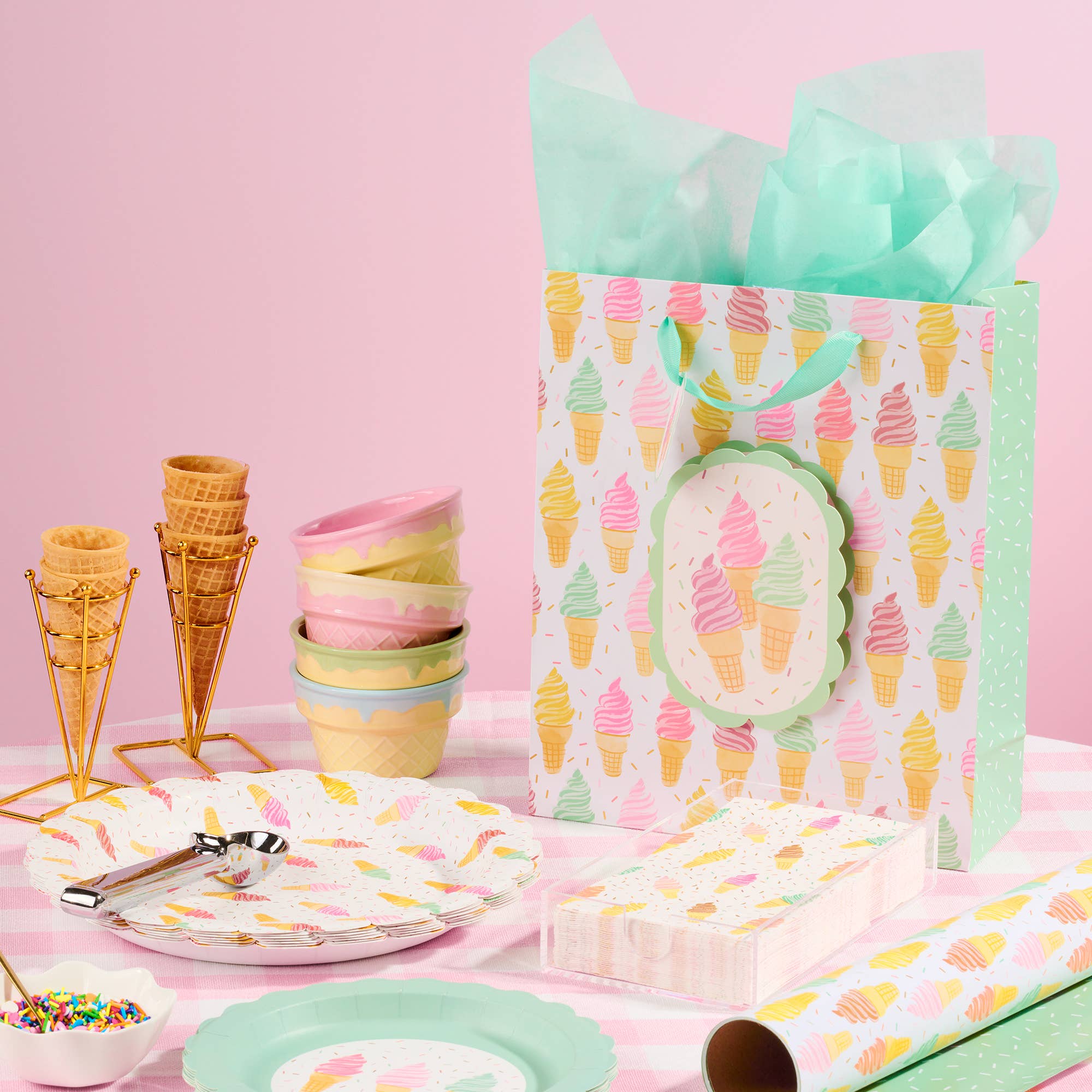 Studio Oh! - Cool & Creamy Scalloped Beverage Napkins