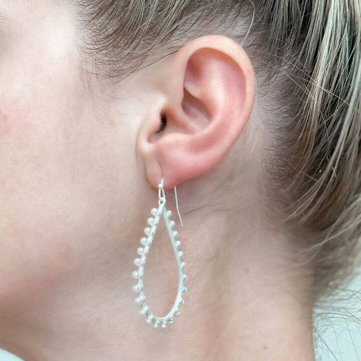 Prep Obsessed Wholesale - Pearl Studded Oval Dangle Earrings