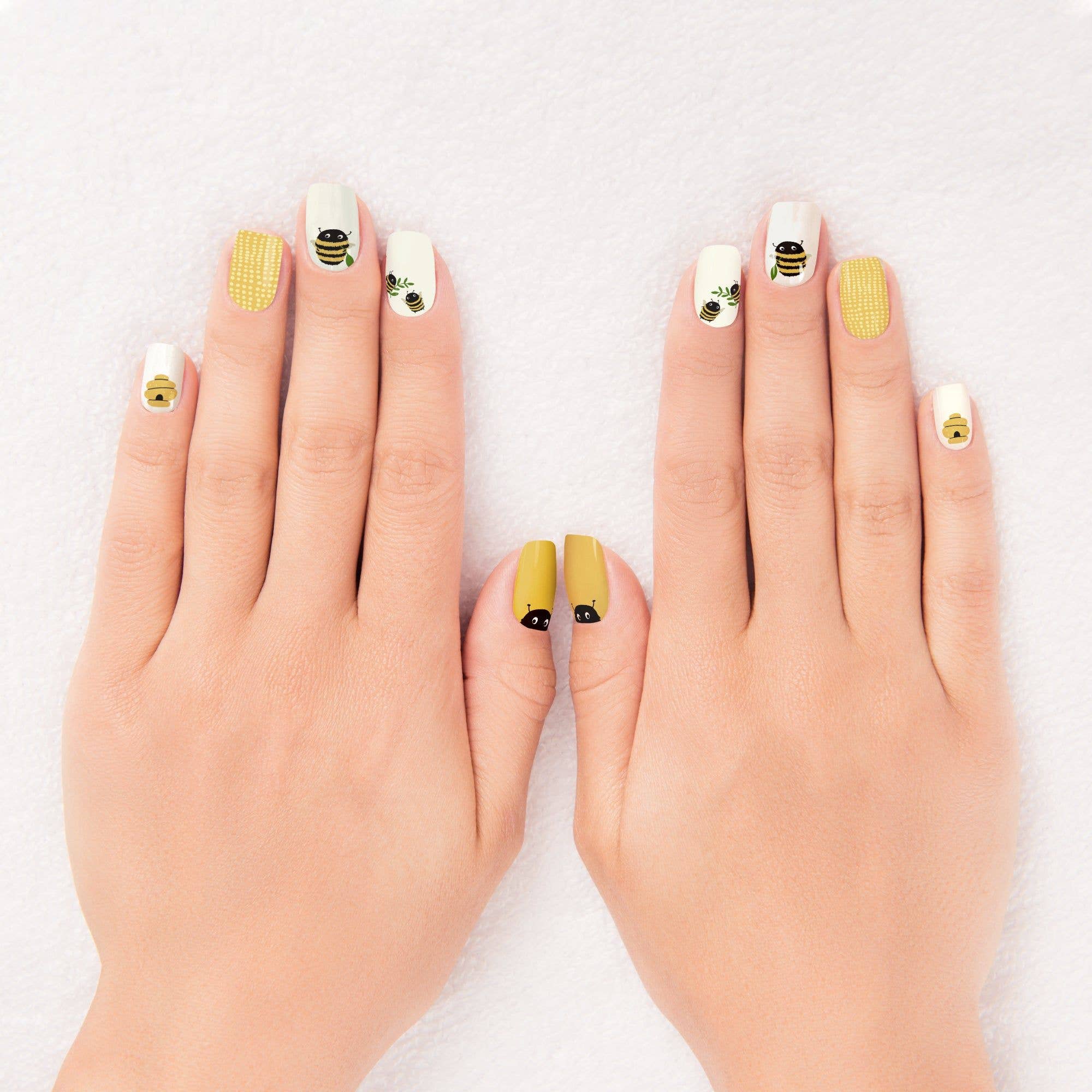 Studio Oh! - Buzzy Bees Nail Wrap Kit