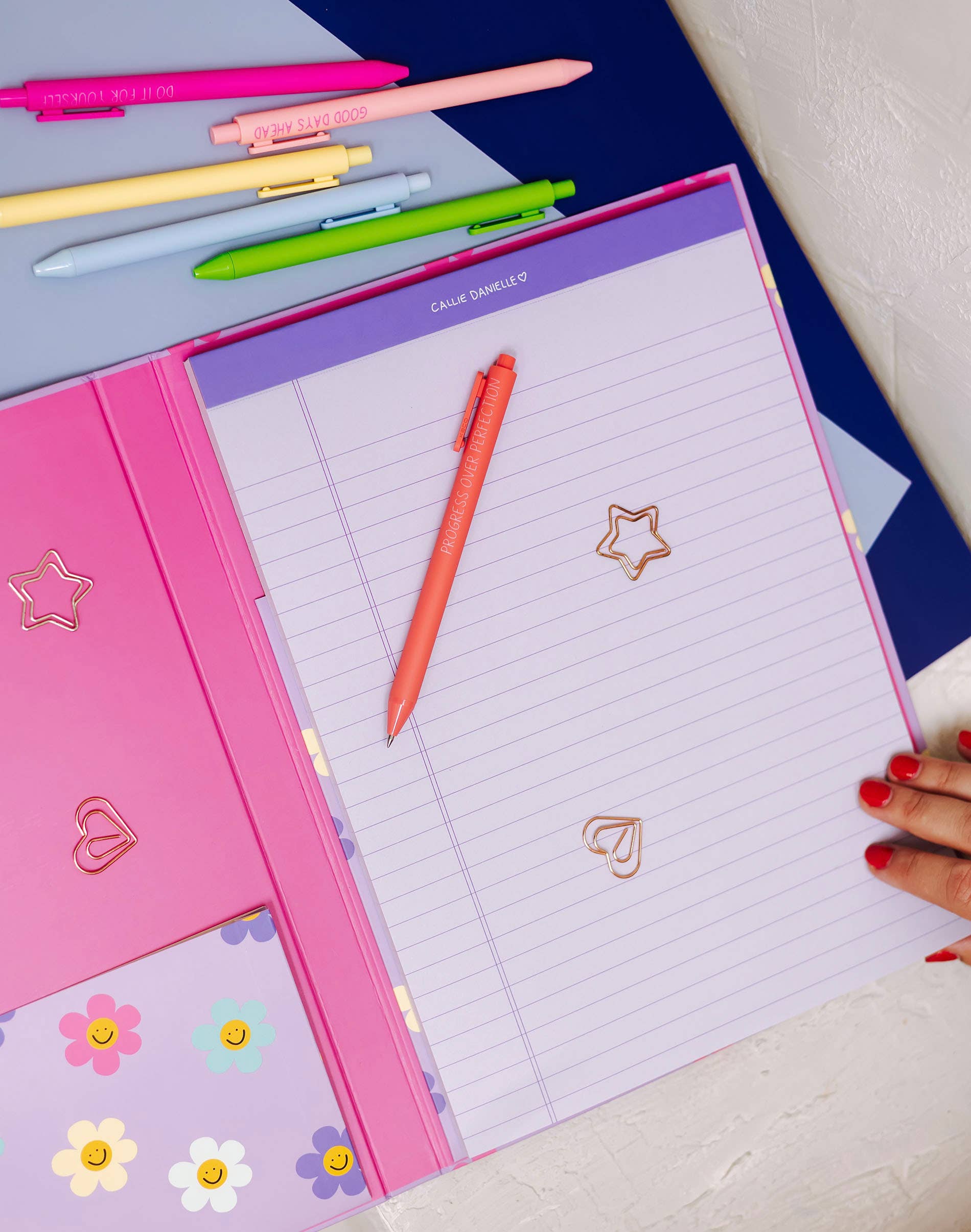 Callie Danielle - Happy Daisy Clipfolio with Lined Notepad