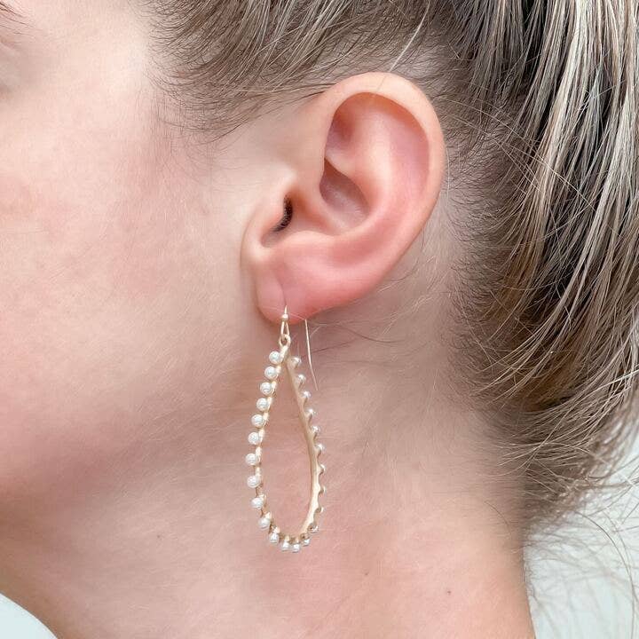 Prep Obsessed Wholesale - Pearl Studded Oval Dangle Earrings